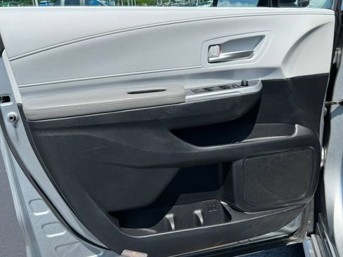 Used 2025 Toyota Sienna XLE FWD image 13