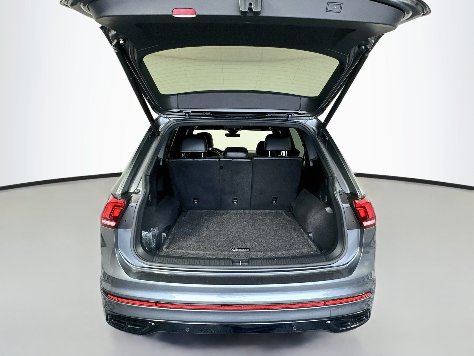 Used 2022 Volkswagen Tiguan SE R-Line AWD/4WD image 26