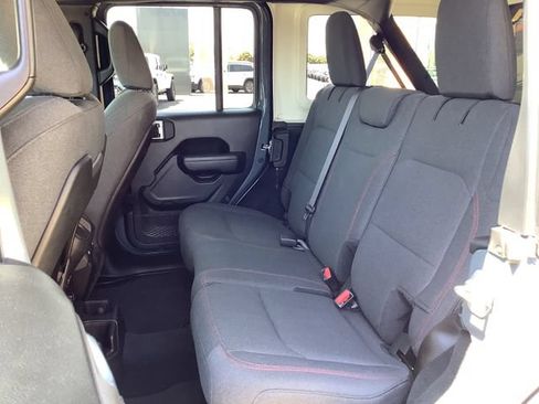 Used 2025 Jeep Wrangler Unlimited Rubicon w/ Convenience Group AWD/4WD image 25
