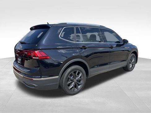 Used 2022 Volkswagen Tiguan SE w/ Panoramic Sunroof Package AWD/4WD image 4