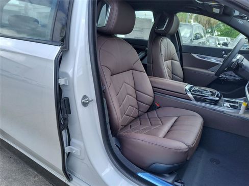 Used 2025 BMW 760i xDrive w/ Executive Package image 13