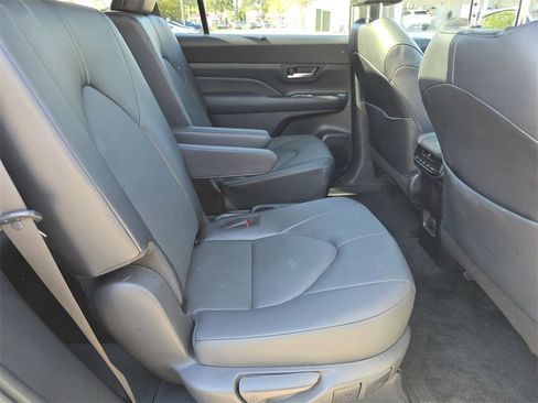 Certified 2024 Toyota Grand Highlander XLE image 17