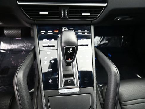 Used 2019 Porsche Cayenne image 19