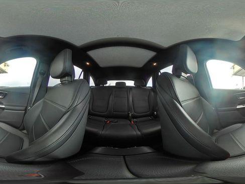 Used 2024 Mercedes-Benz GLC 300 4MATIC image 42