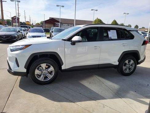 Used 2025 Toyota RAV4 XLE image 40