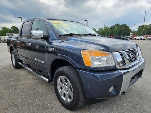 Used 2015 Nissan Titan SV w/ SV Value Truck Package AWD/4WD image 8