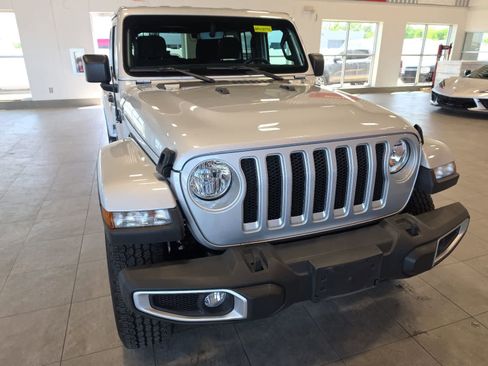 Used 2023 Jeep Wrangler Unlimited Sahara w/ Cold Weather Group AWD/4WD image 4