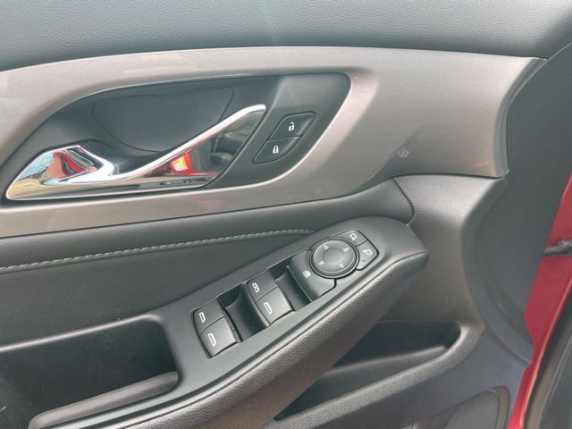 Used 2023 Chevrolet Traverse LT FWD image 17