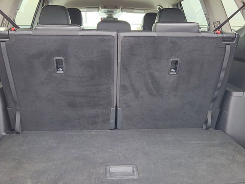 Used 2025 Volkswagen Atlas SE image 20