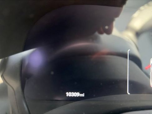 Used 2025 Toyota Sienna Limited FWD image 5