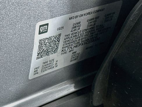 Used 2025 Chevrolet Trax LT FWD image 12