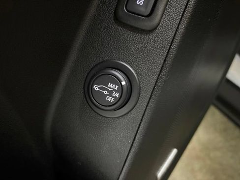 Used 2023 Chevrolet Equinox Premier FWD image 35