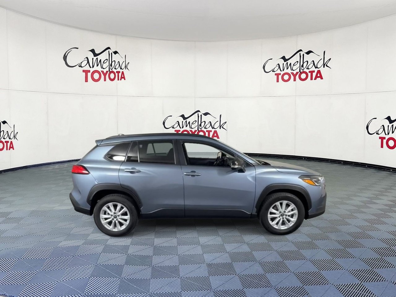 Used 2025 Toyota Corolla Cross LE FWD image 4