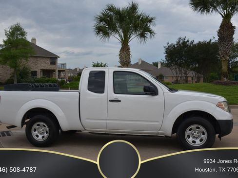 Used 2018 Nissan Frontier S image 1