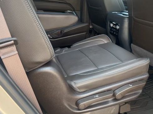 Used 2024 GMC Yukon Denali w/ Advanced Technology Package image 11