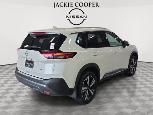 Used 2023 Nissan Rogue SL w/ SL Premium Package FWD image 5