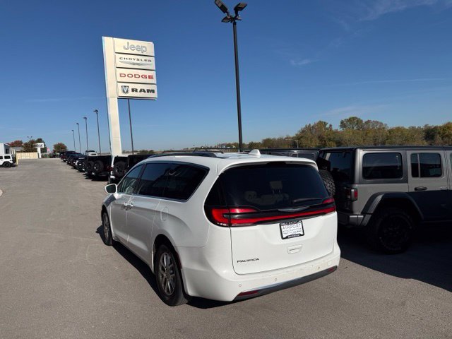 Used 2021 Chrysler Pacifica Touring-L FWD image 5
