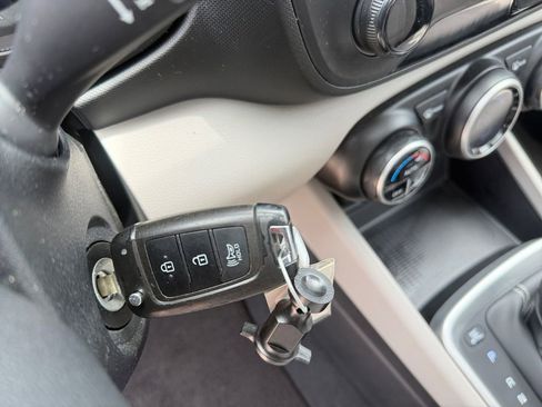 Used 2022 Hyundai Venue SEL FWD image 26
