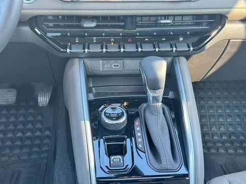 Used 2025 Chevrolet Colorado ZR2 w/ Technology Package AWD/4WD image 15