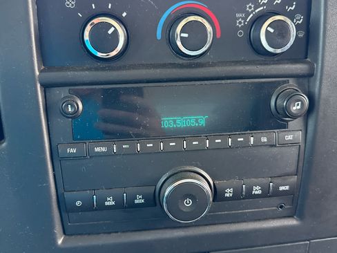 Used 2016 Chevrolet Express 3500 RWD image 10