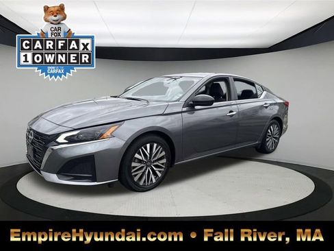 Used 2024 Nissan Altima 2.5 SV image 1