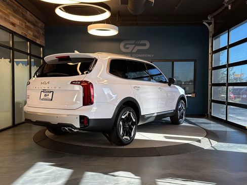 Used 2024 Kia Telluride S w/ S Sunroof Package AWD/4WD image 3