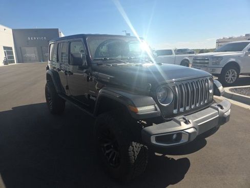 Used 2019 Jeep Wrangler Unlimited Sahara AWD/4WD image 11
