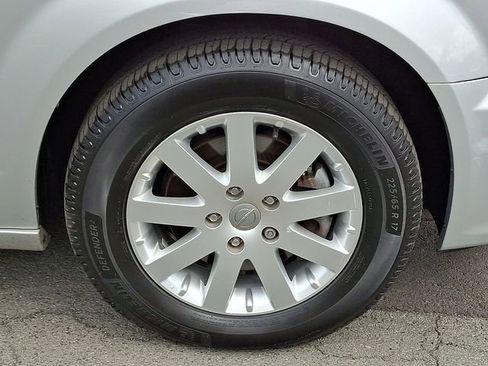 Used 2012 Chrysler Town & Country Touring-L w/ Entertainment Group #2 FWD image 8
