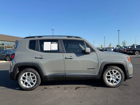 Used 2021 Jeep Renegade Latitude FWD image 4