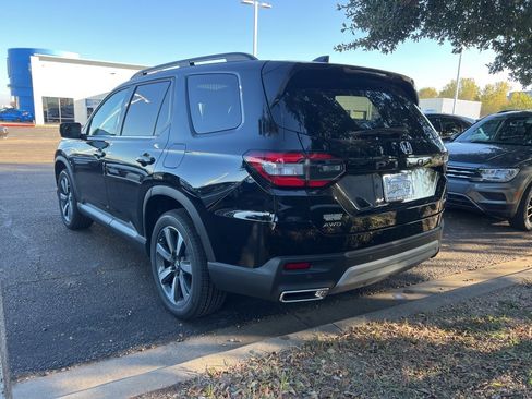 New 2025 Honda Pilot Touring image 4