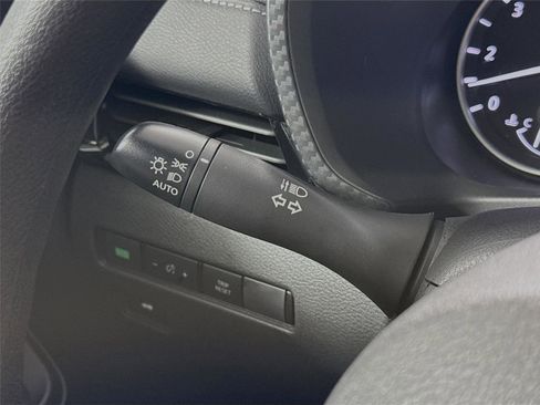 Used 2025 Nissan Sentra SV FWD image 5