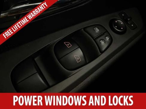 Used 2024 Nissan Kicks SV FWD image 8
