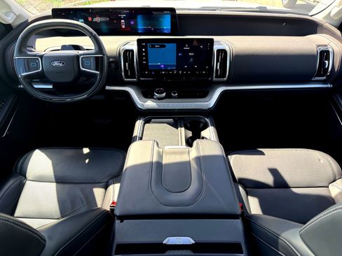 Used 2025 Ford Expedition Platinum AWD/4WD image 24