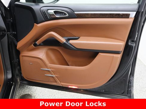 Used 2016 Porsche Cayenne image 38