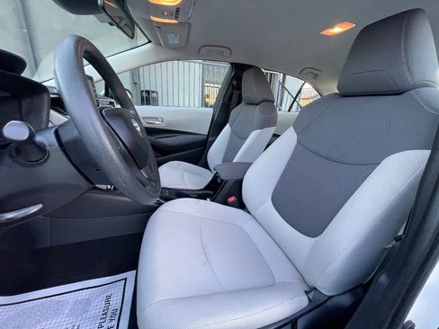Used 2020 Toyota Corolla LE image 11