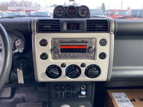 Used 2014 Toyota FJ Cruiser 4WD image 29