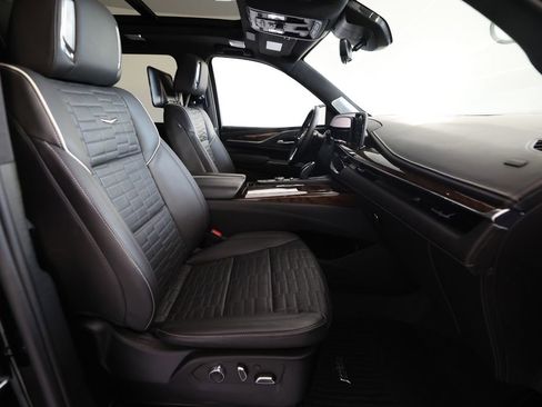 Used 2024 Cadillac Escalade ESV Premium Luxury Platinum w/ Heavy-Duty Trailer Package AWD/4WD image 10
