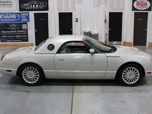 Used 2005 Ford Thunderbird 50th Anniversary RWD image 39