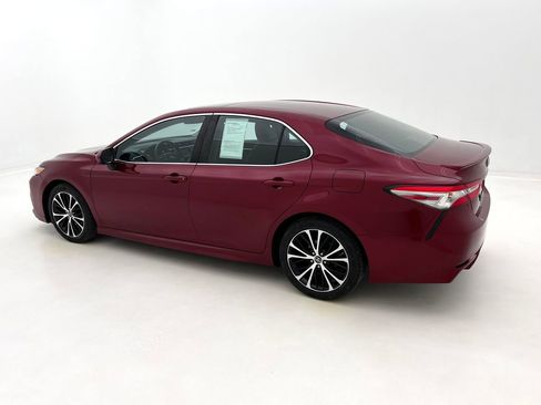 Used 2018 Toyota Camry SE image 10