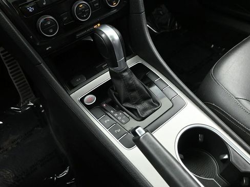 Used 2020 Volkswagen Passat 2.0T SEL image 32