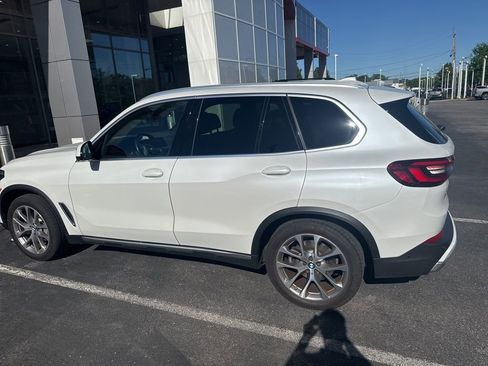 Used 2022 BMW X5 xDrive40i w/ Premium Package AWD/4WD image 2
