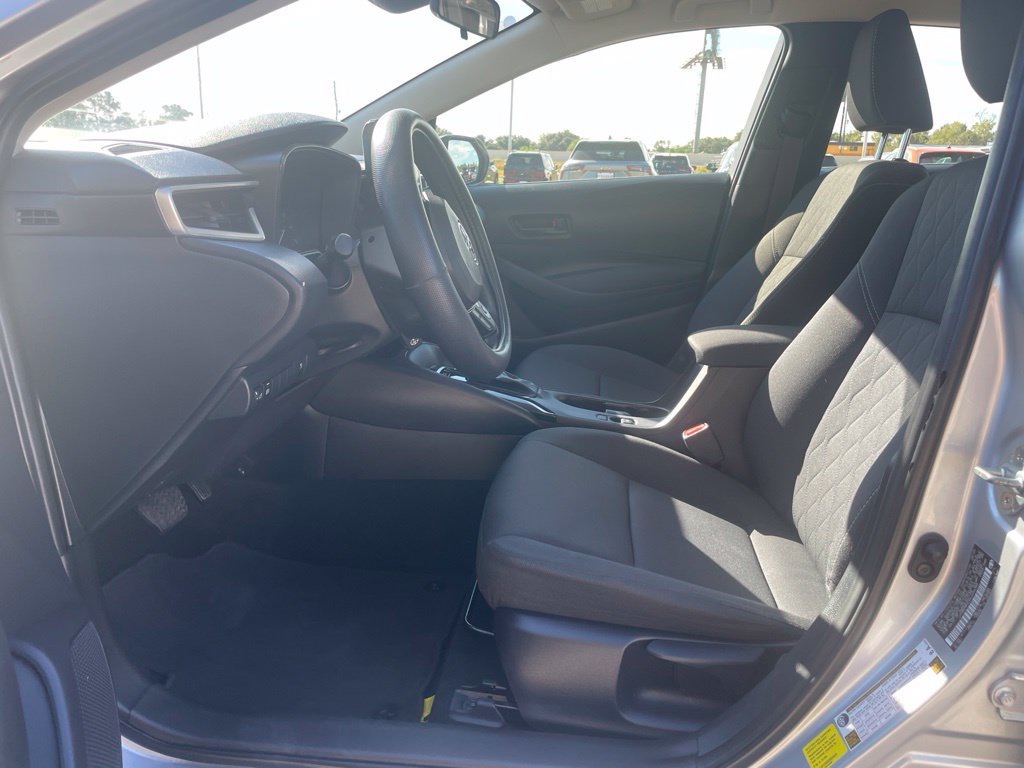 Used 2025 Toyota Corolla LE FWD image 11