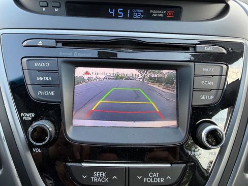 Used 2014 Hyundai Elantra SE w/ Option Group 02 FWD image 17