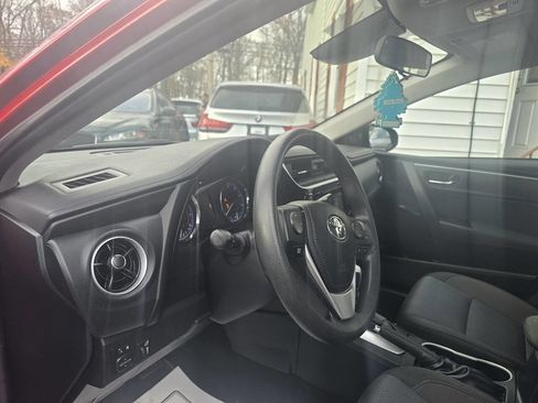 Used 2018 Toyota Corolla LE image 21