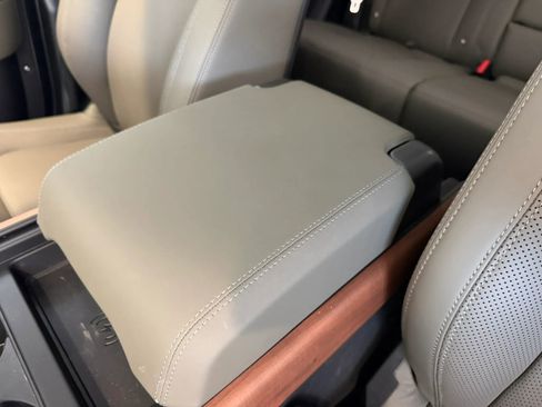 Used 2024 Land Rover Defender 110 X-Dynamic SE image 20