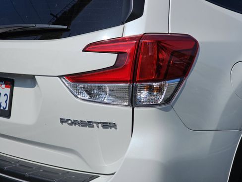 Used 2023 Subaru Forester Premium AWD/4WD image 11