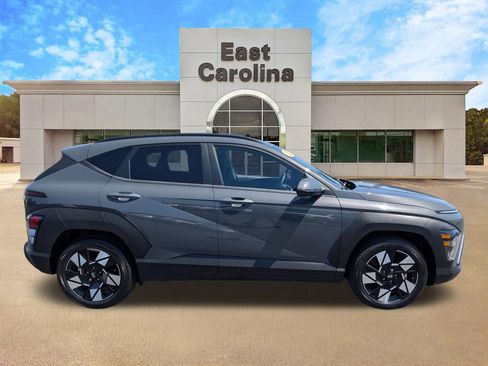 Used 2025 Hyundai Kona SEL FWD image 2