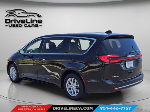 Used 2024 Chrysler Pacifica Touring-L FWD image 10