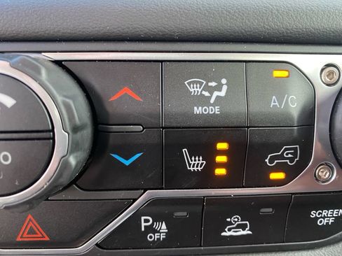 Used 2025 Jeep Wrangler Unlimited Sahara w/ Safety Group AWD/4WD image 18