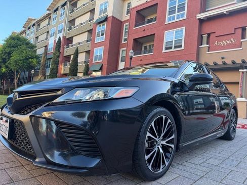 Used 2018 Toyota Camry SE FWD image 32
